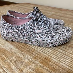 Vans mono-floral authentic size 9.5 women’s